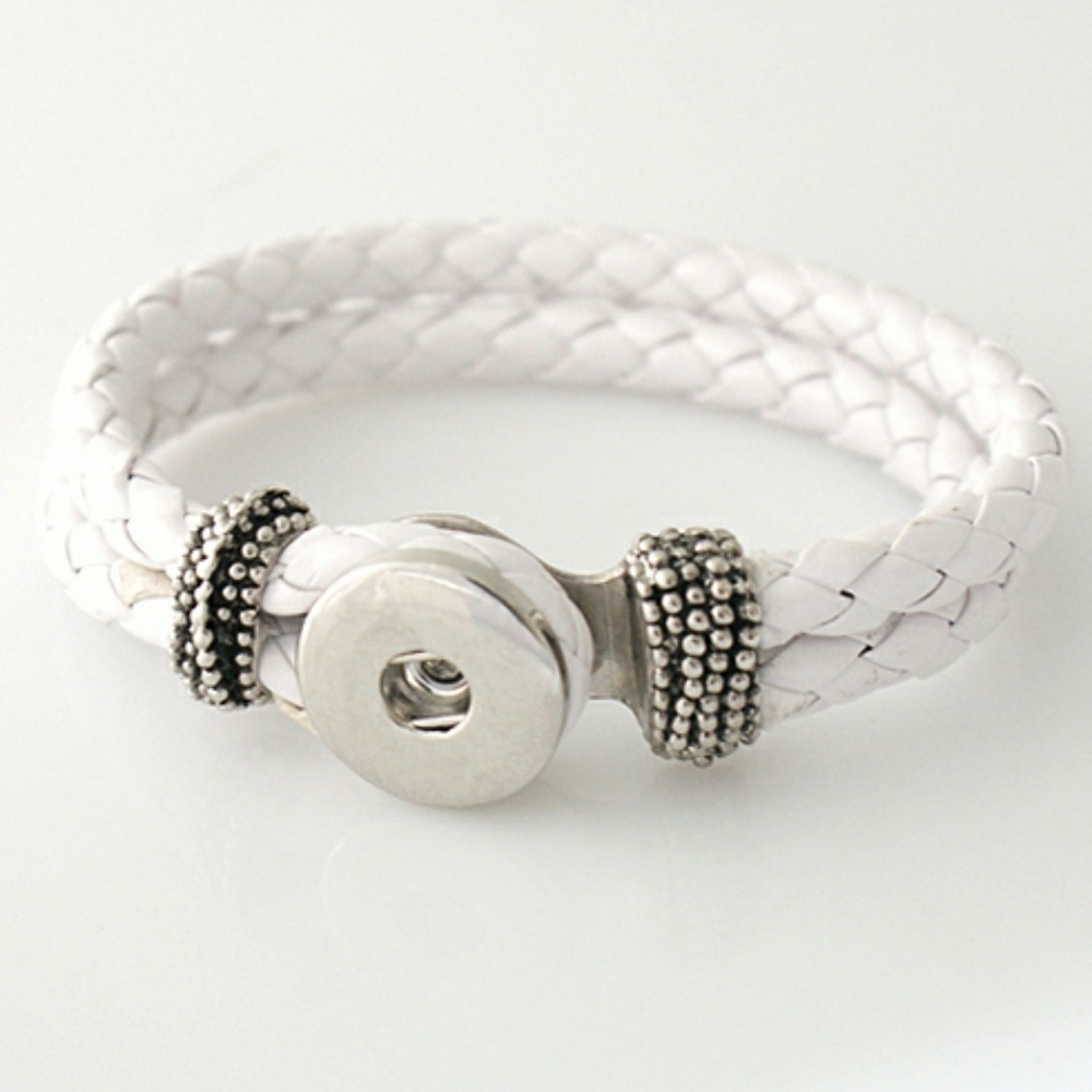 White Locketique bracelet (with 1 surprise botton)